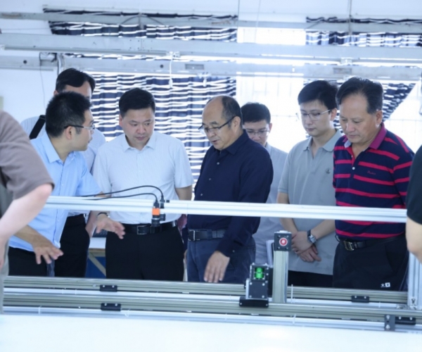 “女裝單件流柔性智造關鍵技術及其產(chǎn)業(yè)化應用”成果鑒定